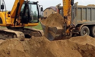 Выкопать яму экскаватором в Мысках от 946 руб. - 2Землекопа-Мси