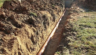 Копка траншей для водопровода в Мысках: цена за метр от 946 руб.